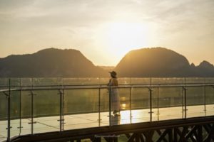 Рассвет на Beyond Skywalk Nangshi с видом на Пханг Нга