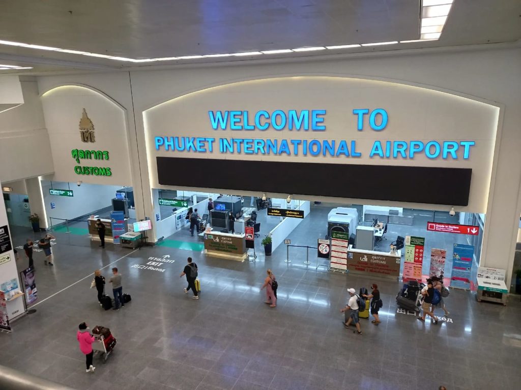 Пхукет international терминал внутри